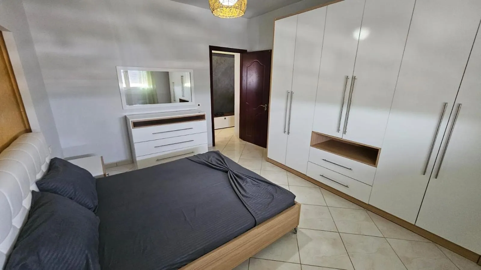 Modern Apartament Fier Apartment