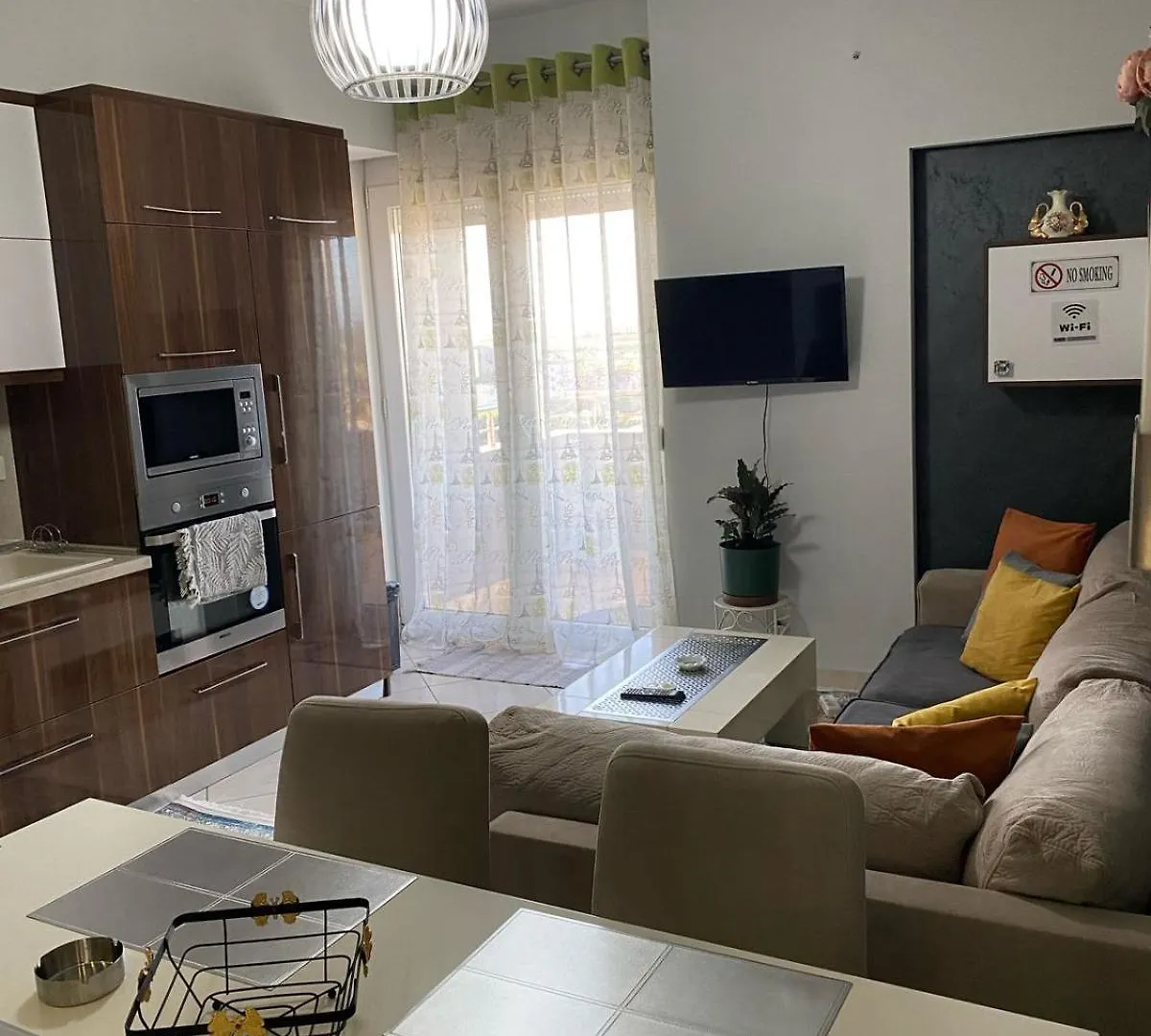 アパート Modern Apartament フィエル
